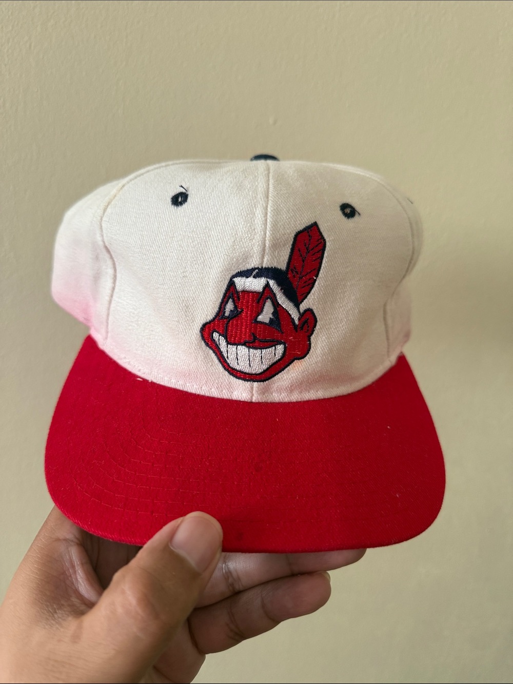 STARTER White and Red Vintage-Style Baseball Cap with Logo